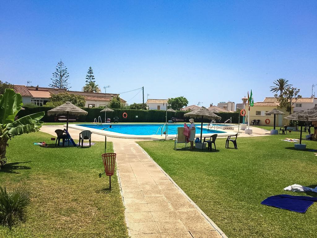 Holidays2torremolinos De 3 Con Terraza Y Piscina Comunitaria Apartment *